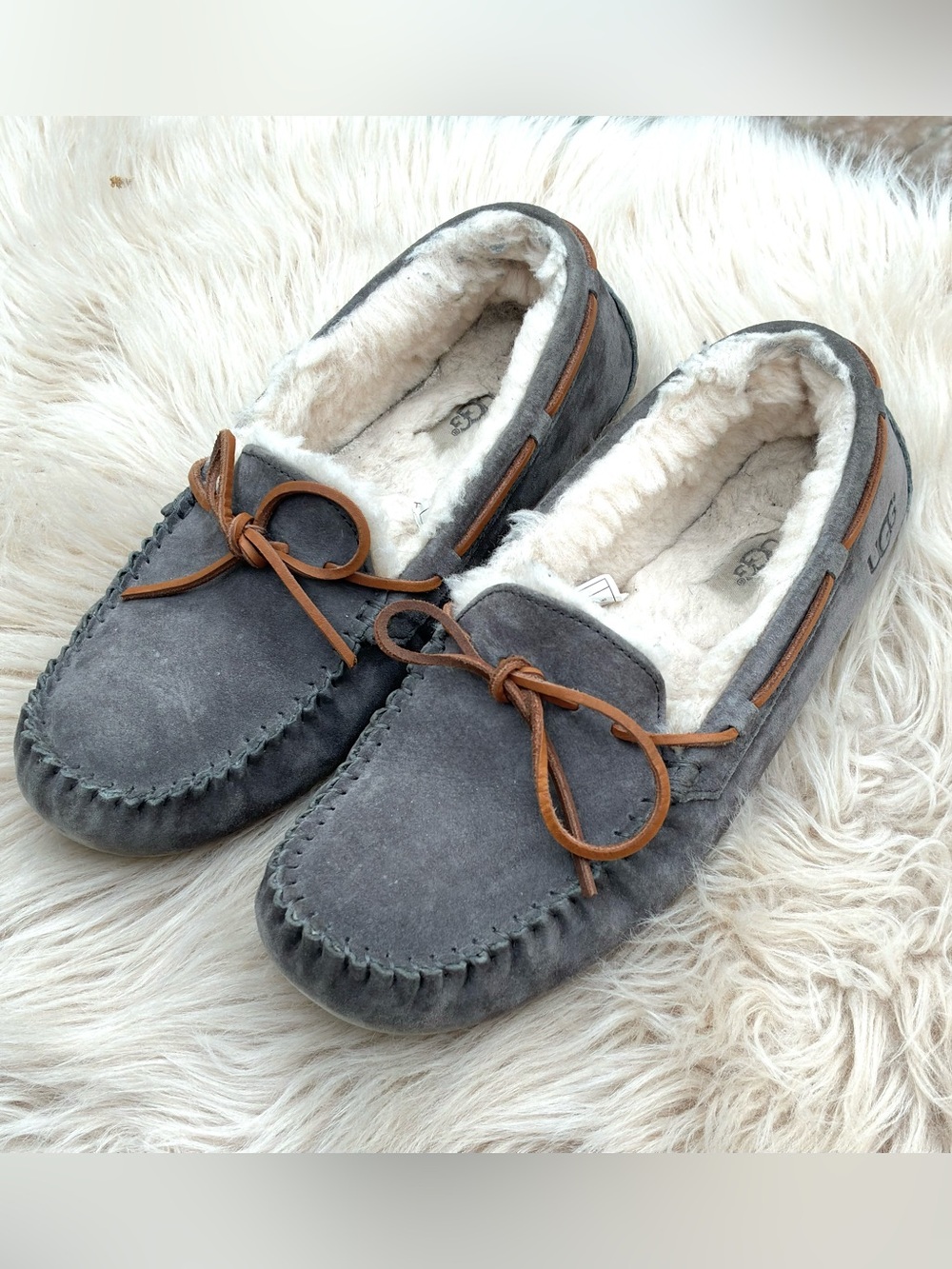 Ugg Women’s Fleece Lined Suede Slippers Sz 11